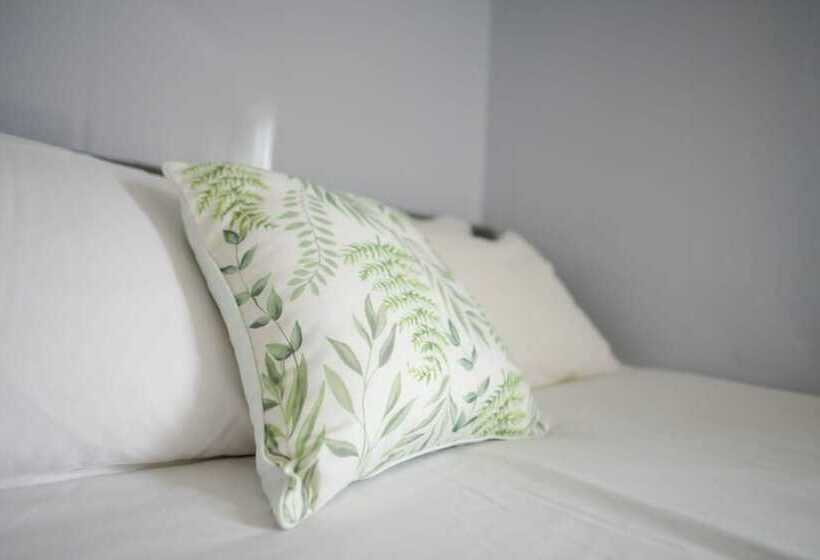 Hot Tub Jacuzzi On Private Terrace Free Gated Parking Sleeps 8