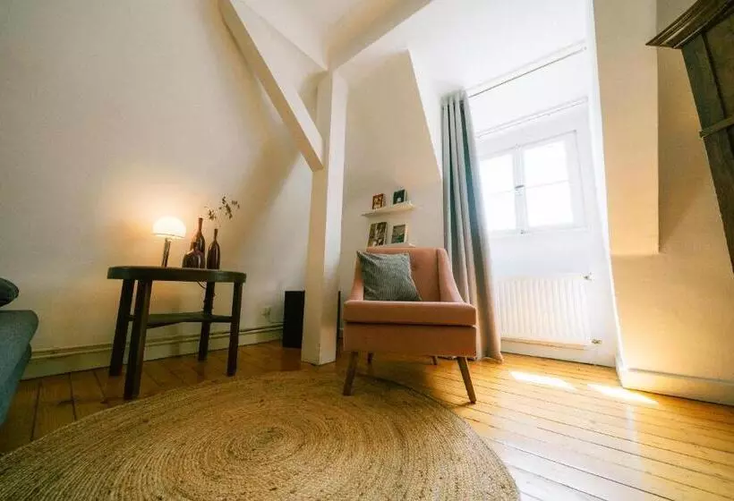 Majatalo Haus Till E