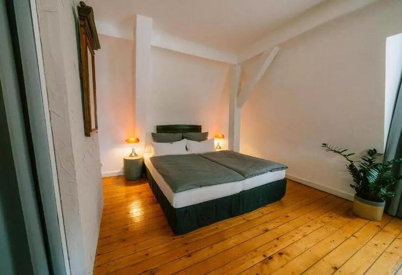 Majatalo Haus Till E