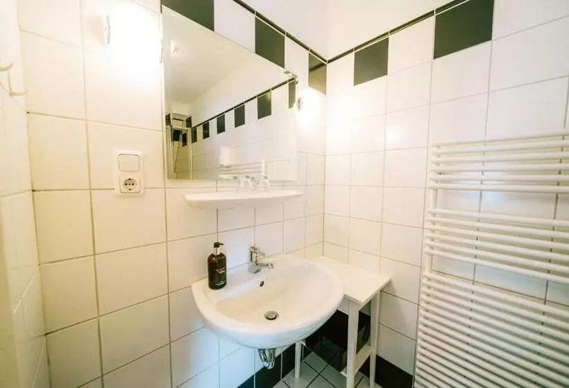 Majatalo Haus Till E