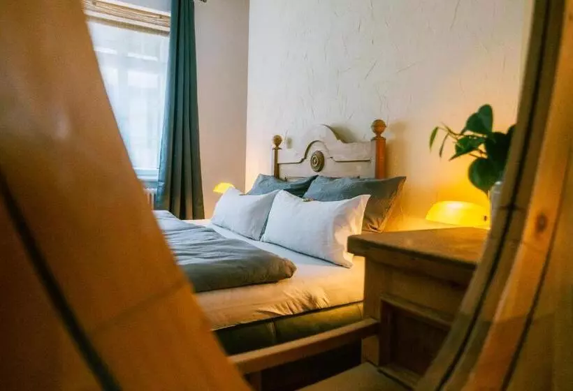 Majatalo Haus Till E