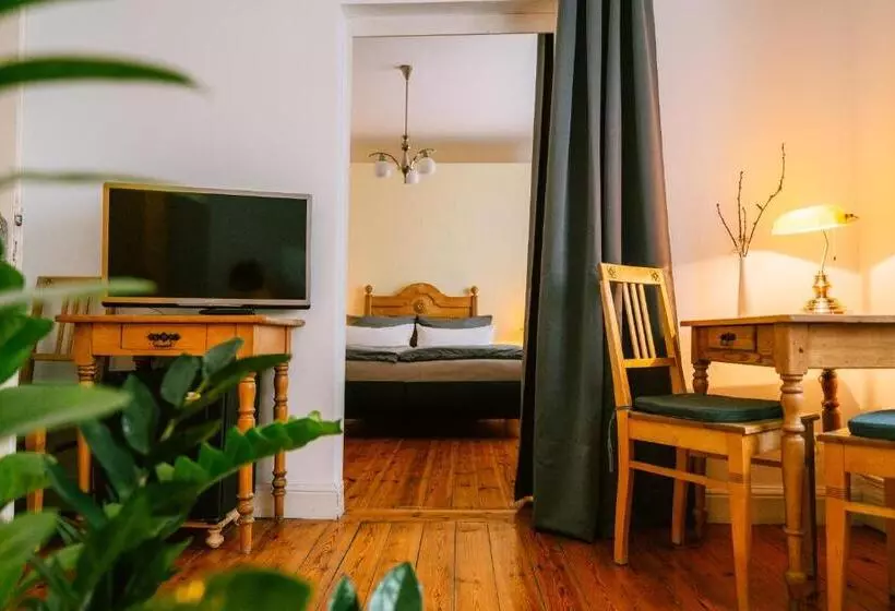 Majatalo Haus Till E