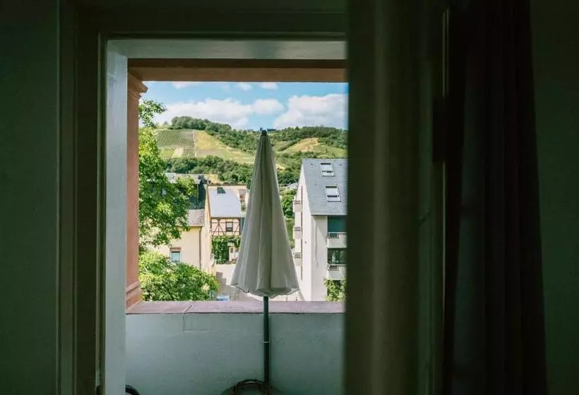 Majatalo Haus Till E