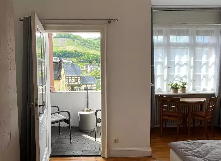 Majatalo Haus Till E