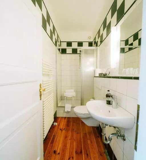 Majatalo Haus Till E