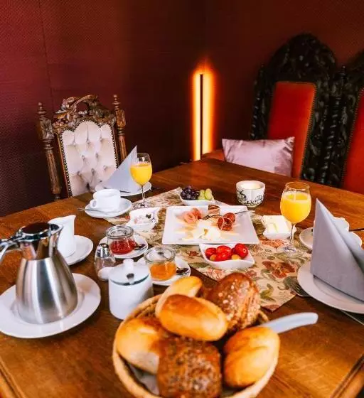 Majatalo Haus Till E