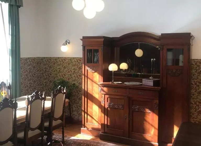 Majatalo Haus Till E