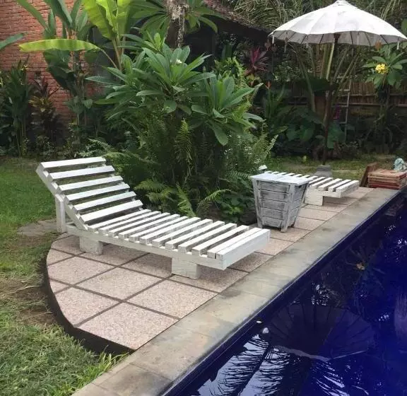 ペンション Pranajaya Villa At Desa Wisata Tejakula