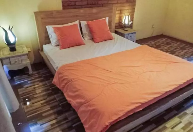 ペンション Pranajaya Villa At Desa Wisata Tejakula