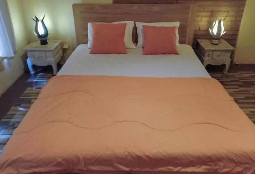 ペンション Pranajaya Villa At Desa Wisata Tejakula