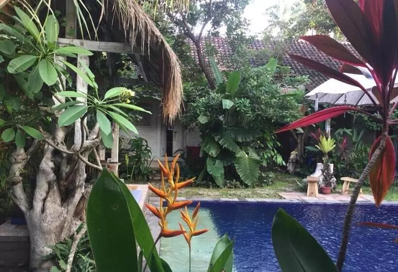 ペンション Pranajaya Villa At Desa Wisata Tejakula