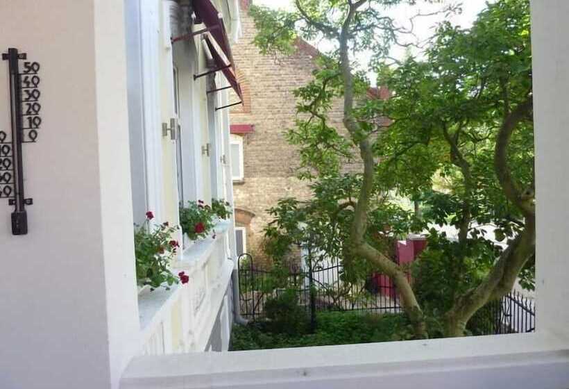 Отель Berliner Hof