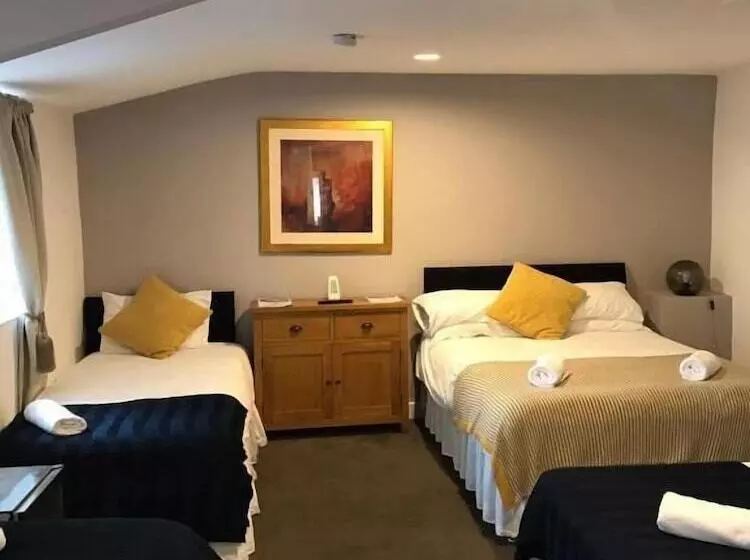 Hotel Whitburn House