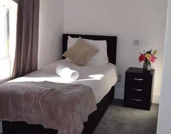 Hotel Whitburn House