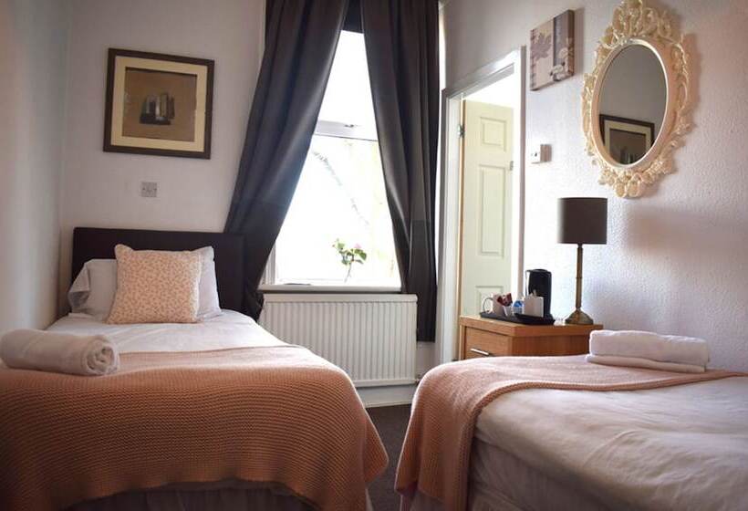 호텔 Whitburn House