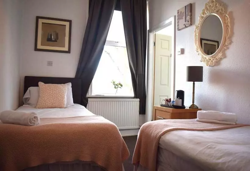 Hotel Whitburn House