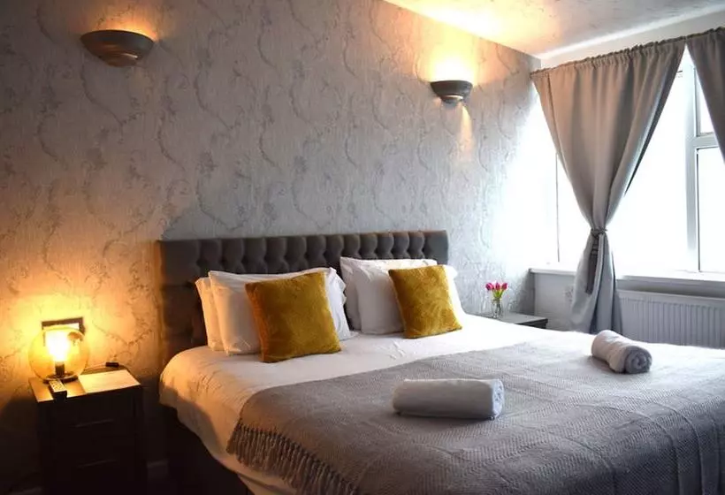 Hotel Whitburn House