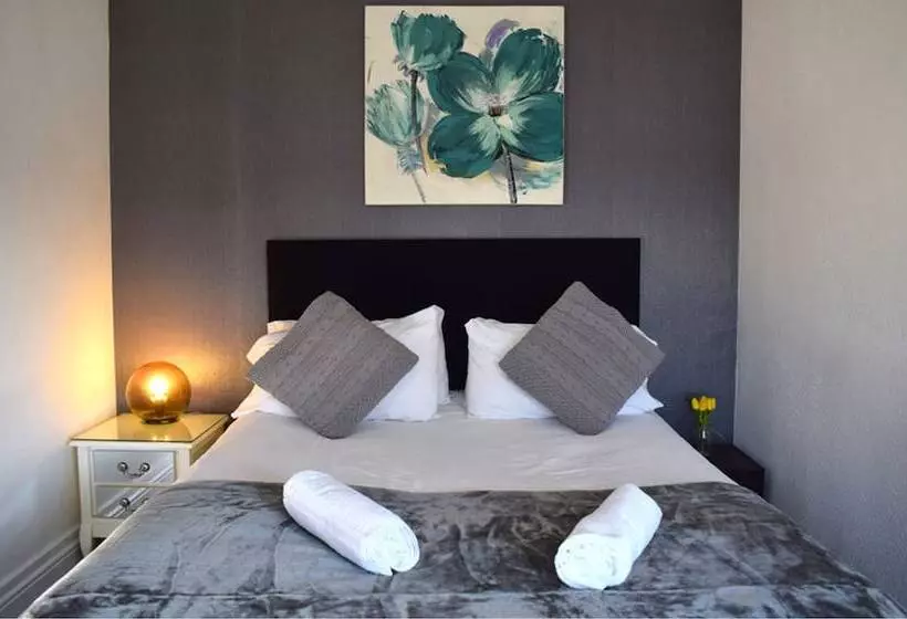 Hotel Whitburn House