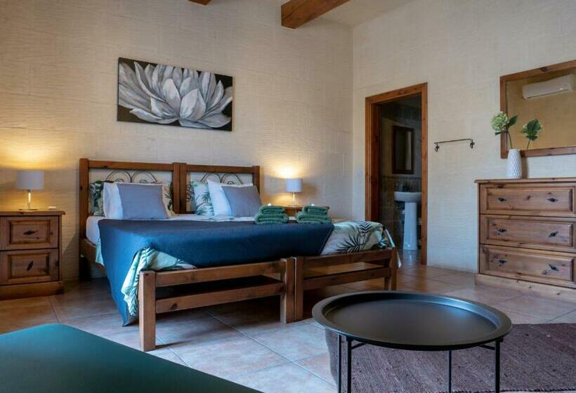 تختخواب و صبحانه Moonshine Villa