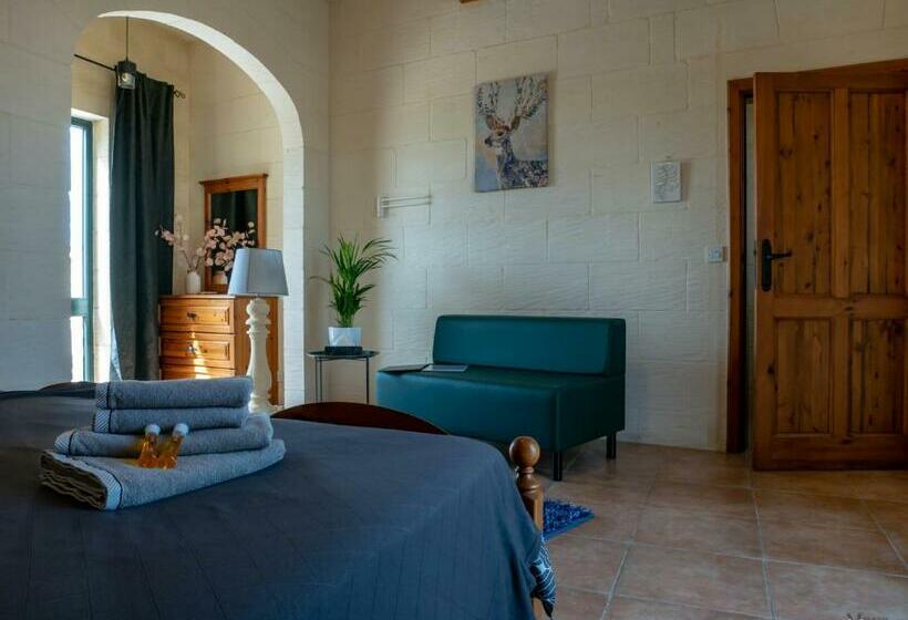 تختخواب و صبحانه Moonshine Villa