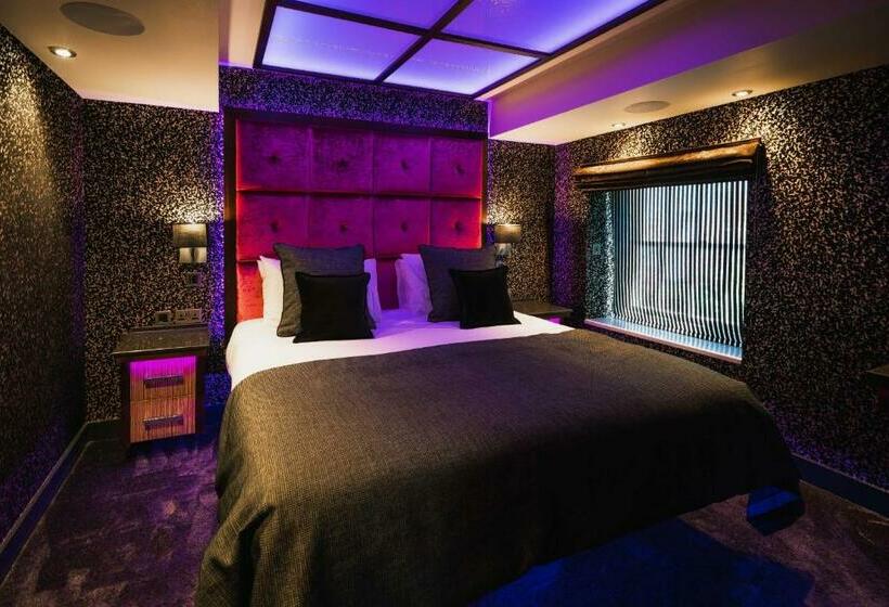 فندق Church Suites By The Cranleigh Boutique