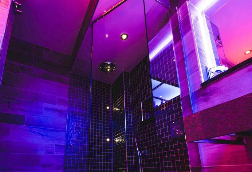 فندق Church Suites By The Cranleigh Boutique