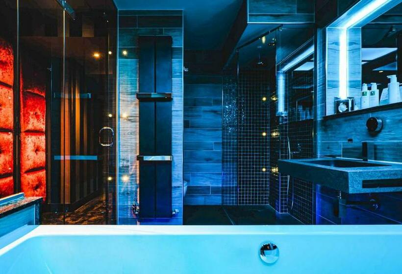 فندق Church Suites By The Cranleigh Boutique