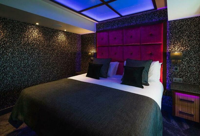 فندق Church Suites By The Cranleigh Boutique