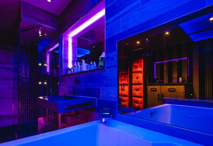 فندق Church Suites By The Cranleigh Boutique