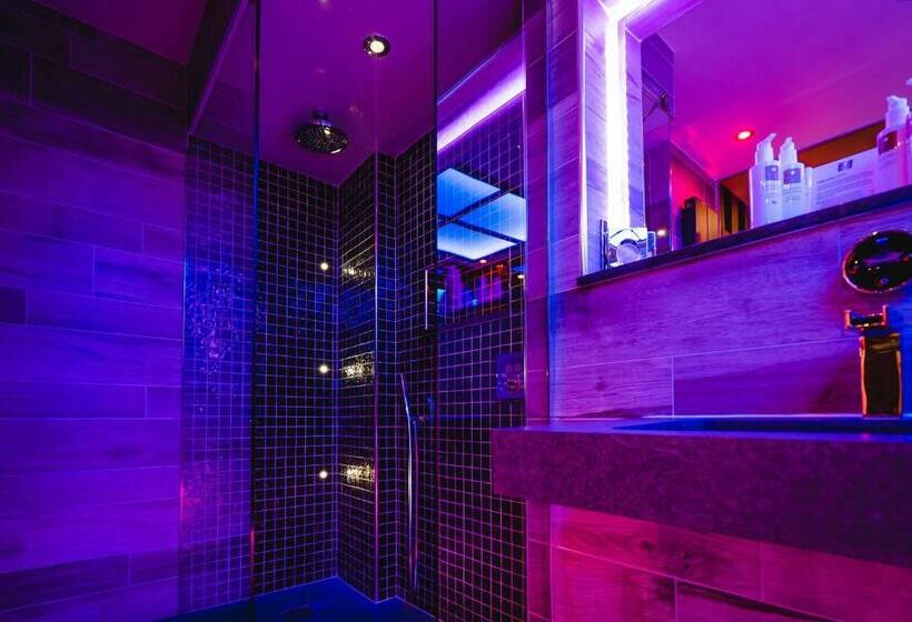 فندق Church Suites By The Cranleigh Boutique