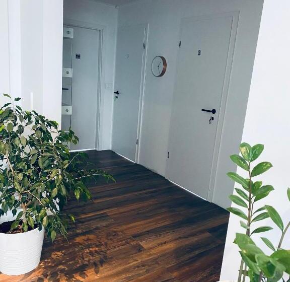 تختخواب و صبحانه Easy Stay