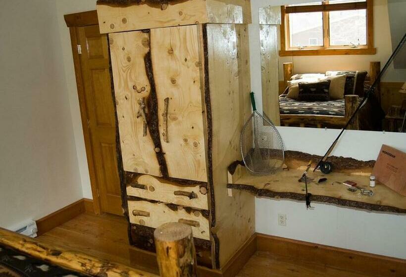 Bed and Breakfast River S Bend Lodge