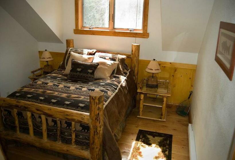 Bed and Breakfast River S Bend Lodge