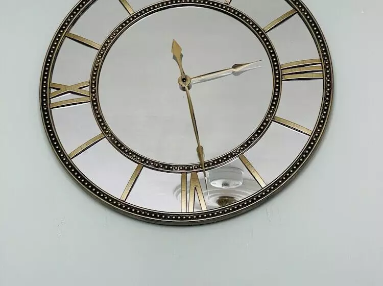 Charming 2 Bedroom Apartment Located In Ayr