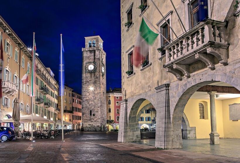 Residenza Rocca Del Lago 4   Happy Rentals