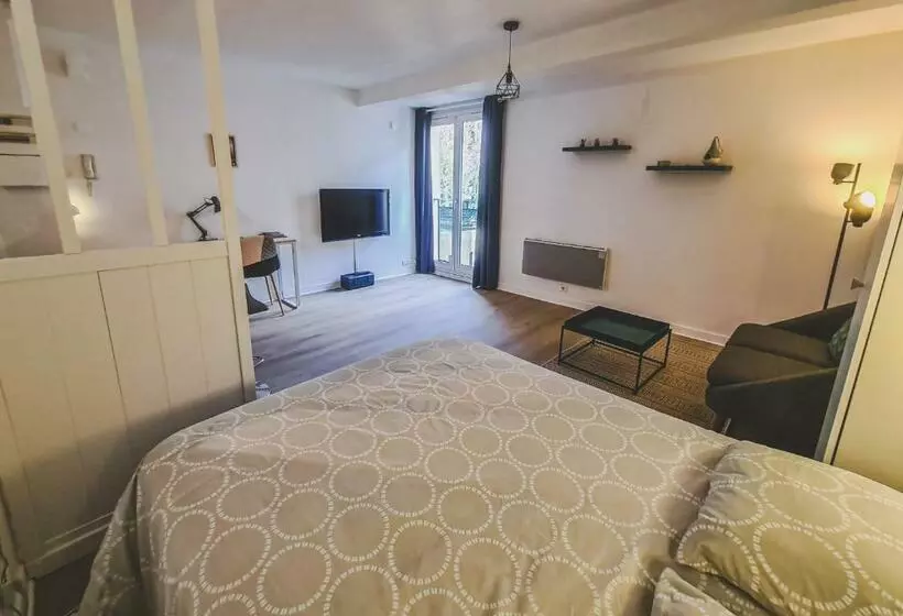 Grand Studio Neuf Parking Privatif 3 Minutes Gare Au Calme