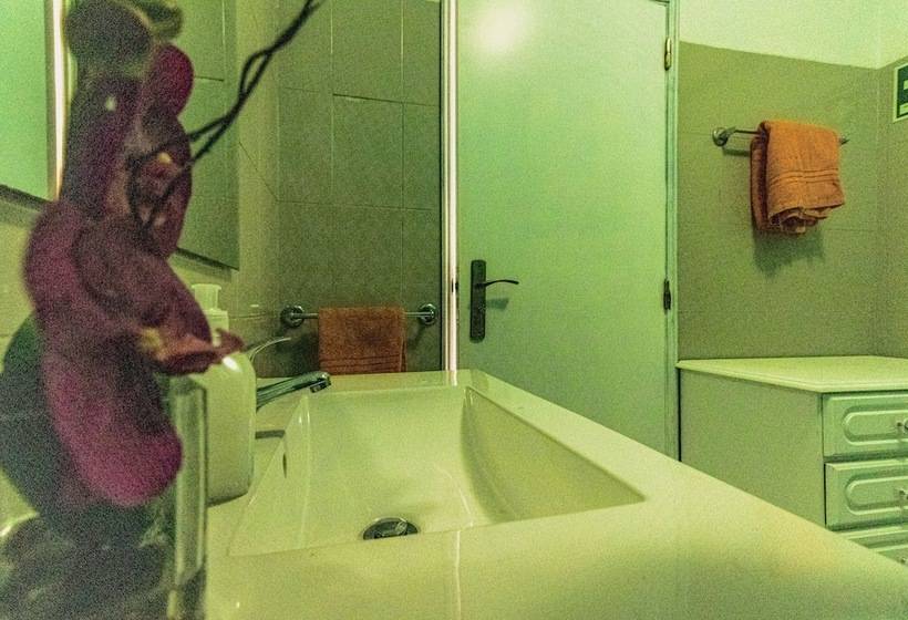 Charming 2 Bed Apartment In Armacao De Pera