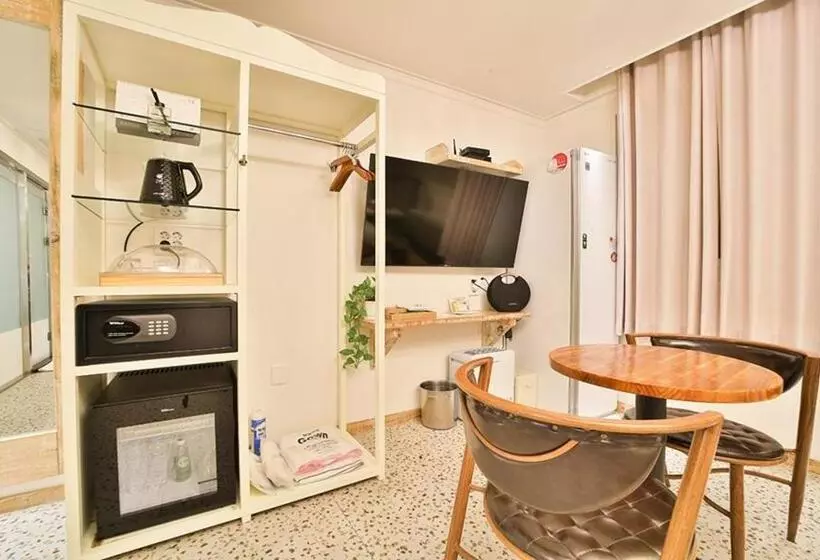 Daegu February Hotel Dongdaegustation