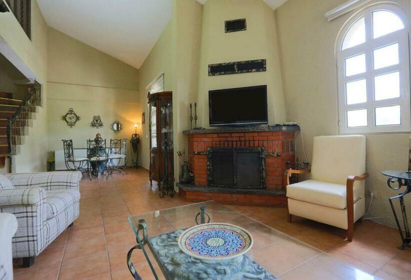 Serene House Surrounded By Nature In Beykoz