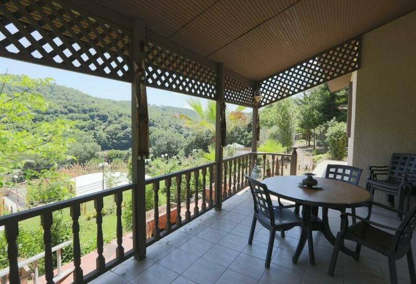 Serene House Surrounded By Nature In Beykoz
