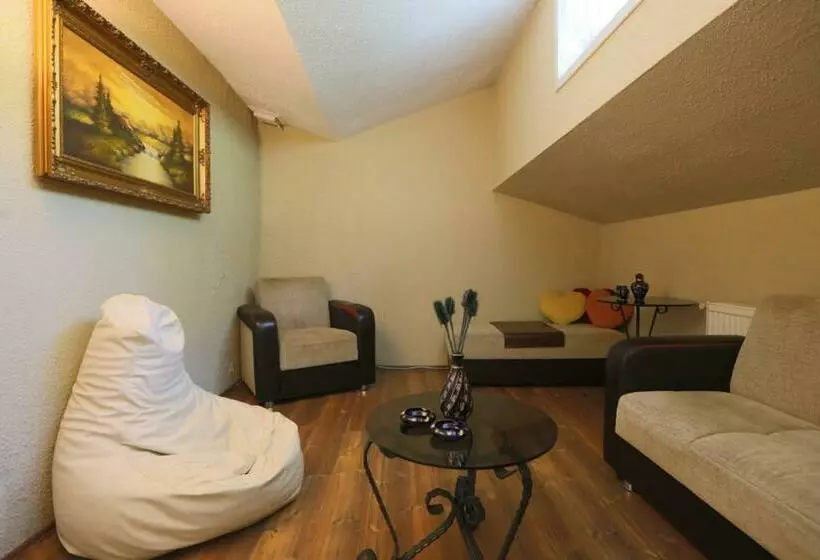 Serene House Surrounded By Nature In Beykoz