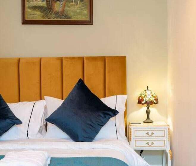 Beachfront Escape & Wow Sea Views, Luxury Retreat