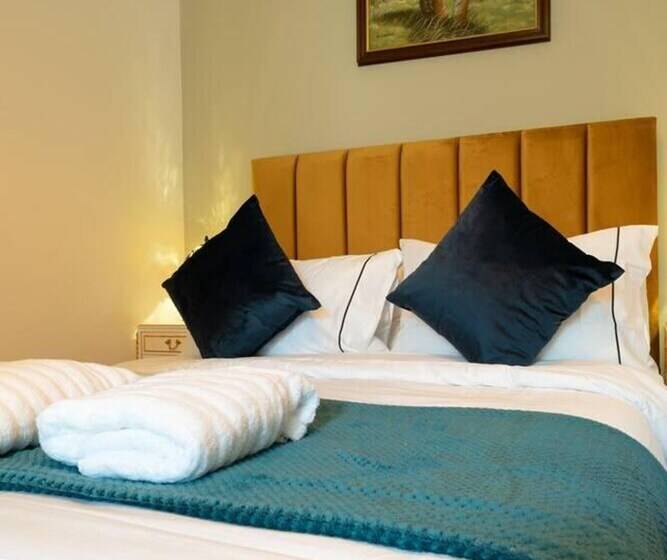 Beachfront Escape & Wow Sea Views, Luxury Retreat