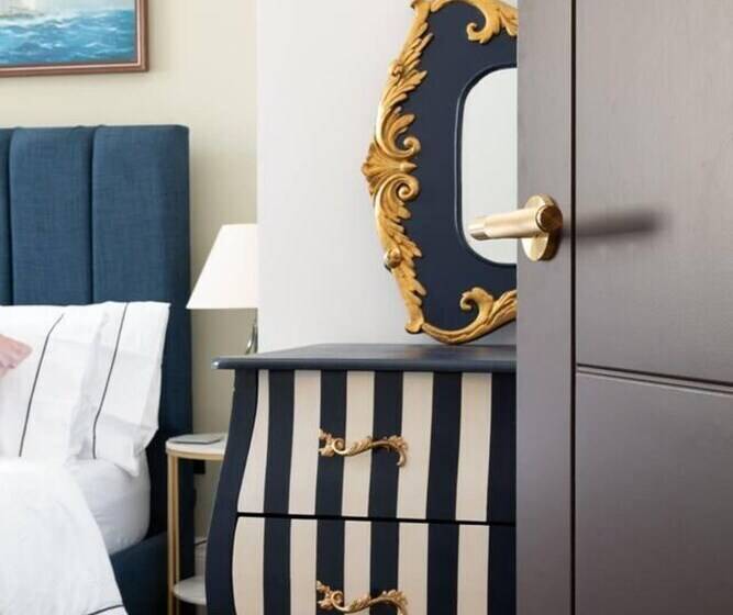 Beachfront Escape & Wow Sea Views, Luxury Retreat