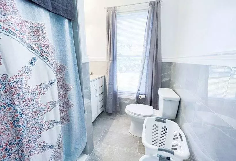 Group Friendly 6br Near Aquarium & Niagara Falls