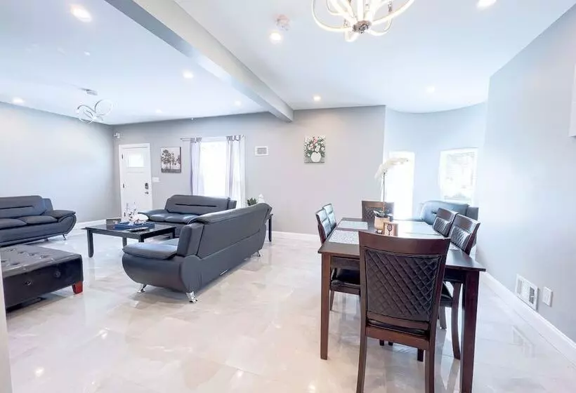 Group Friendly 6br Near Aquarium & Niagara Falls