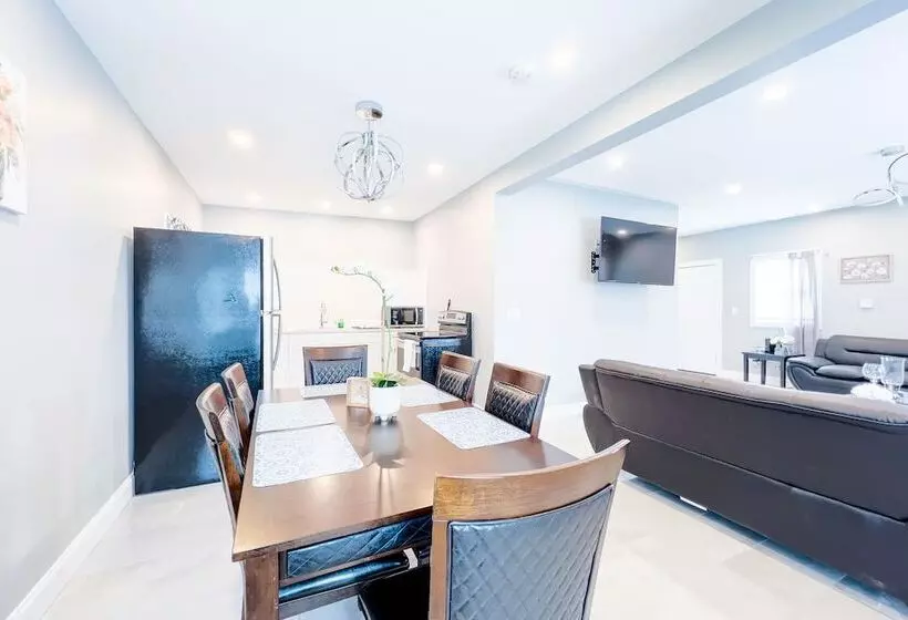 Group Friendly 6br Near Aquarium & Niagara Falls