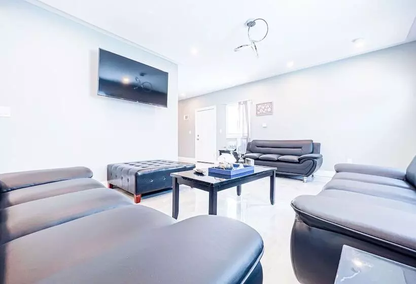 Group Friendly 6br Near Aquarium & Niagara Falls