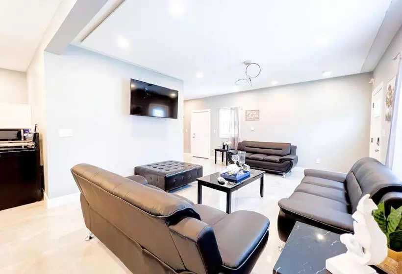 Group Friendly 6br Near Aquarium & Niagara Falls