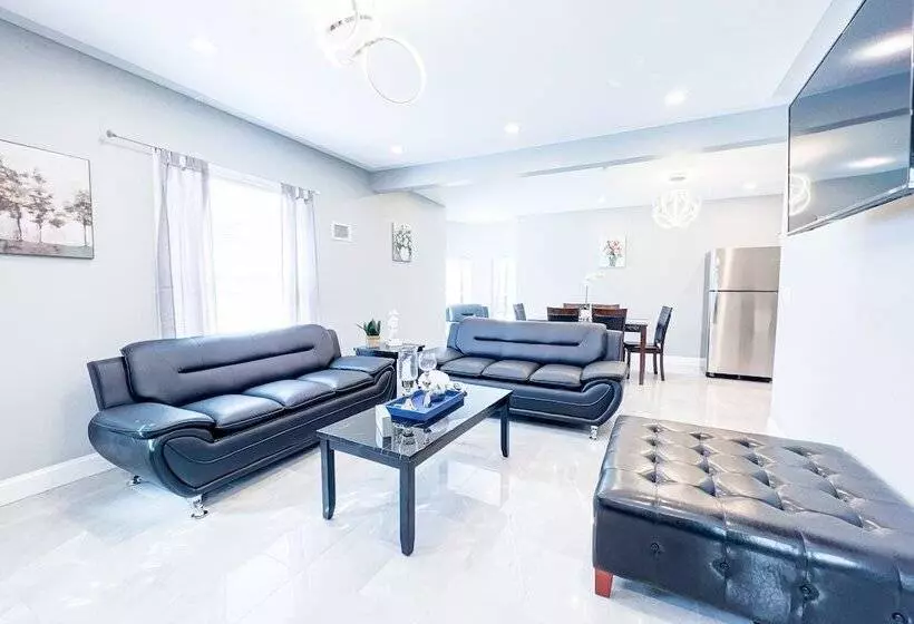 Group Friendly 6br Near Aquarium & Niagara Falls